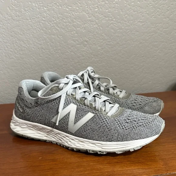 New Balance Fresh Foam Arishi Gray & White Running Shoes Size 8.5 - Picture 1 of 8